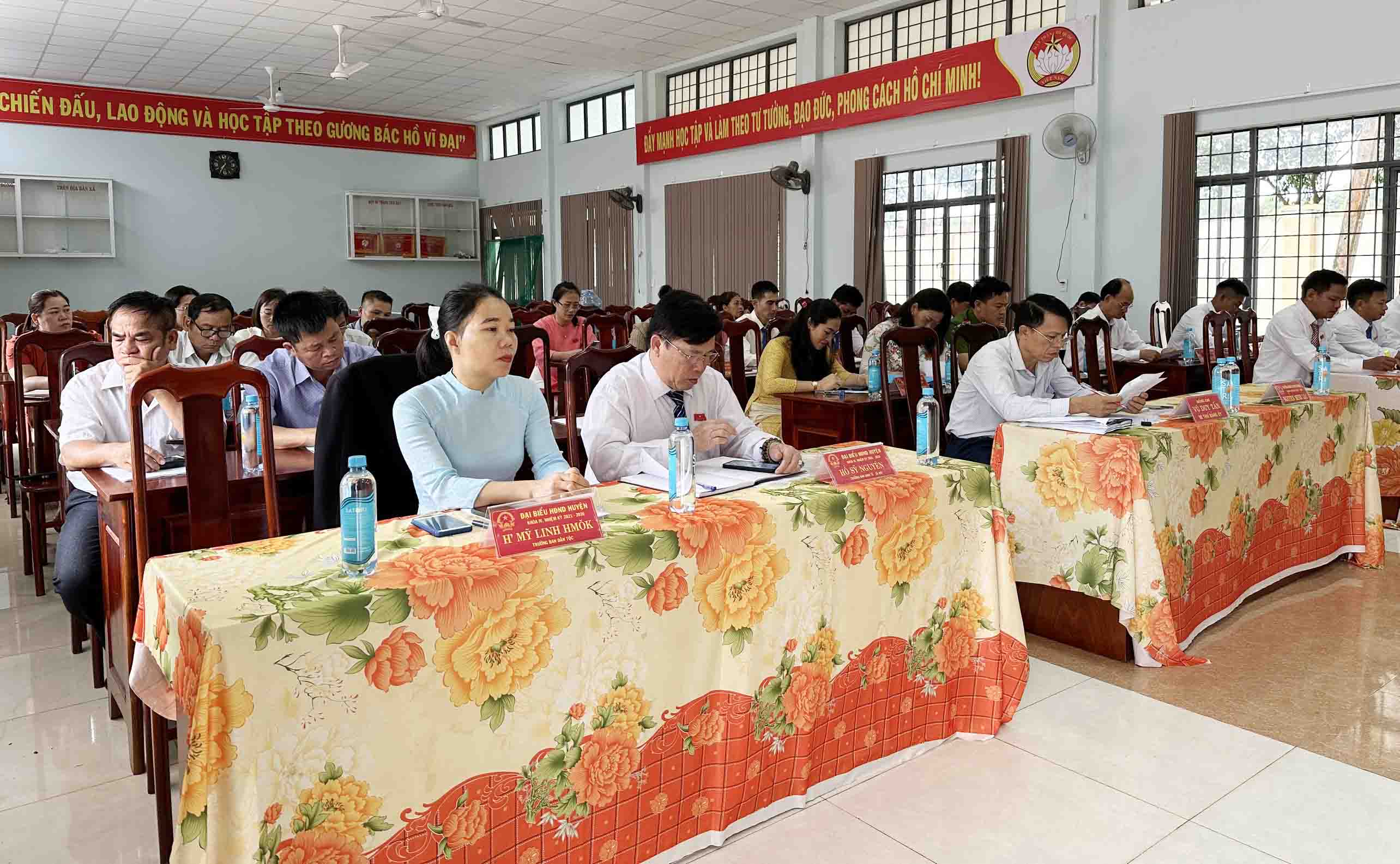 toàn cảnh kỳ họp